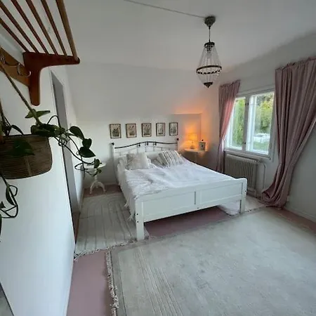 Villa Old With Garden Close To Centre Of Parainenp *